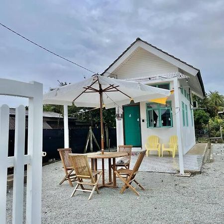 Sea Kecil Tiny House Near Jetty Of Kuala Besut Βίλα Kampong Nail Εξωτερικό φωτογραφία