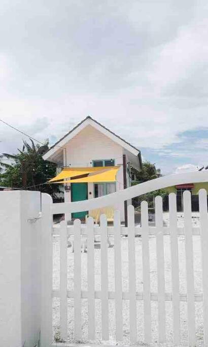 Sea Kecil Tiny House Near Jetty Of Kuala Besut Βίλα Kampong Nail Εξωτερικό φωτογραφία
