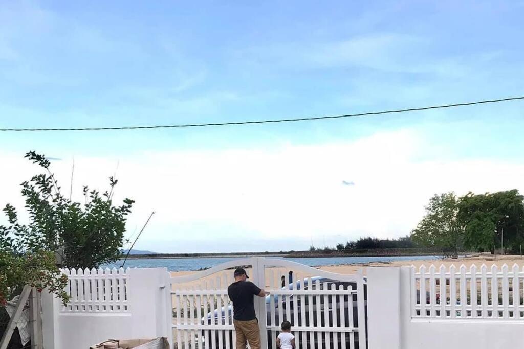 Sea Kecil Tiny House Near Jetty Of Kuala Besut Βίλα Kampong Nail Εξωτερικό φωτογραφία