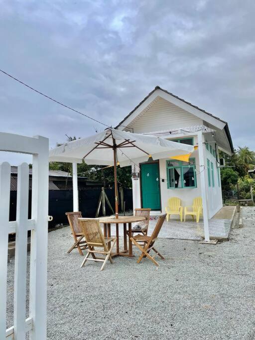 Sea Kecil Tiny House Near Jetty Of Kuala Besut Βίλα Kampong Nail Εξωτερικό φωτογραφία