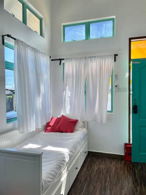Sea Kecil Tiny House Near Jetty Of Kuala Besut Βίλα Kampong Nail Εξωτερικό φωτογραφία